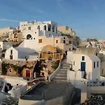 Art Maisons Castle Oia (Santorini)
